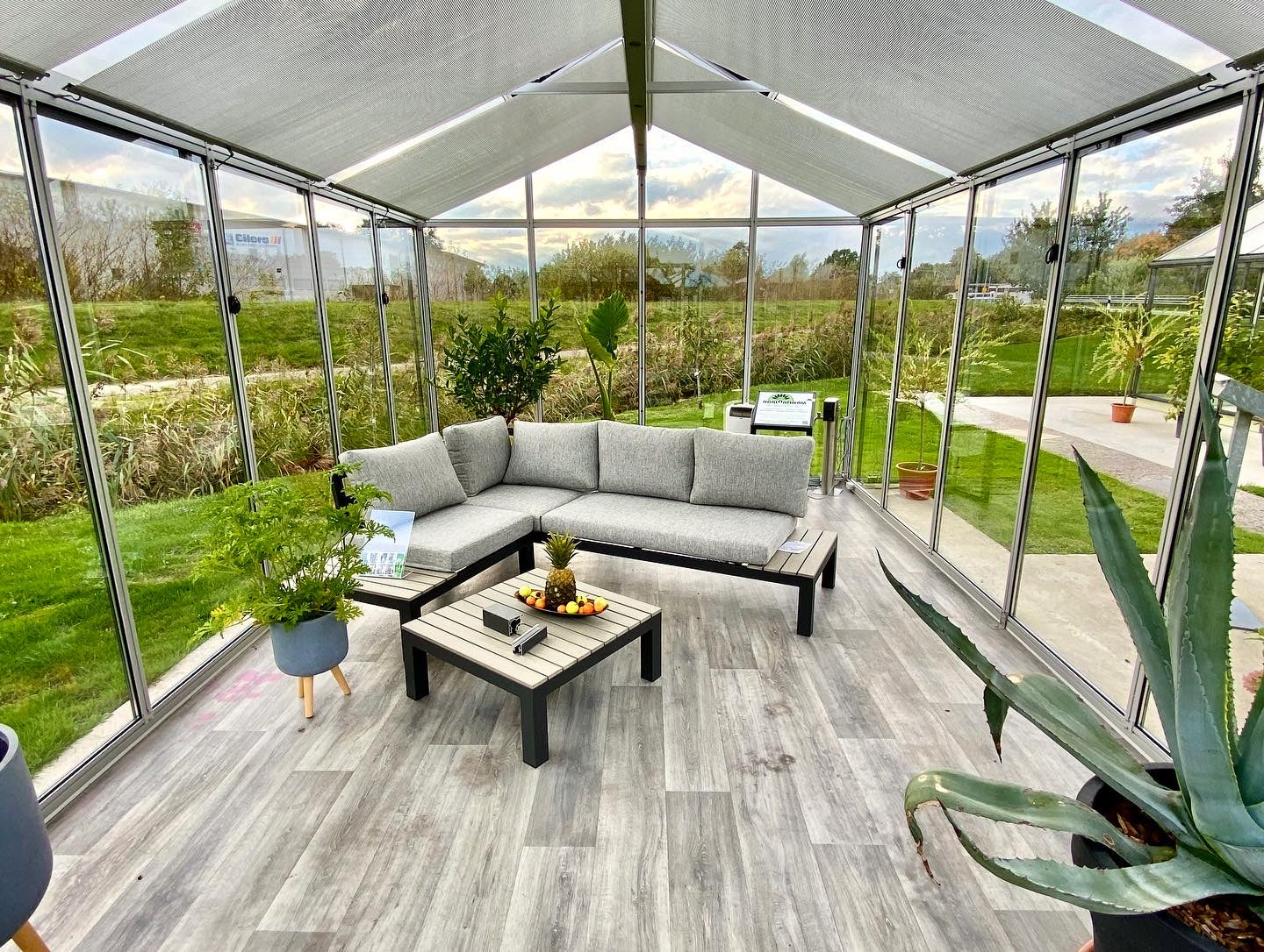 Livingten Luxury Glass Garden Room